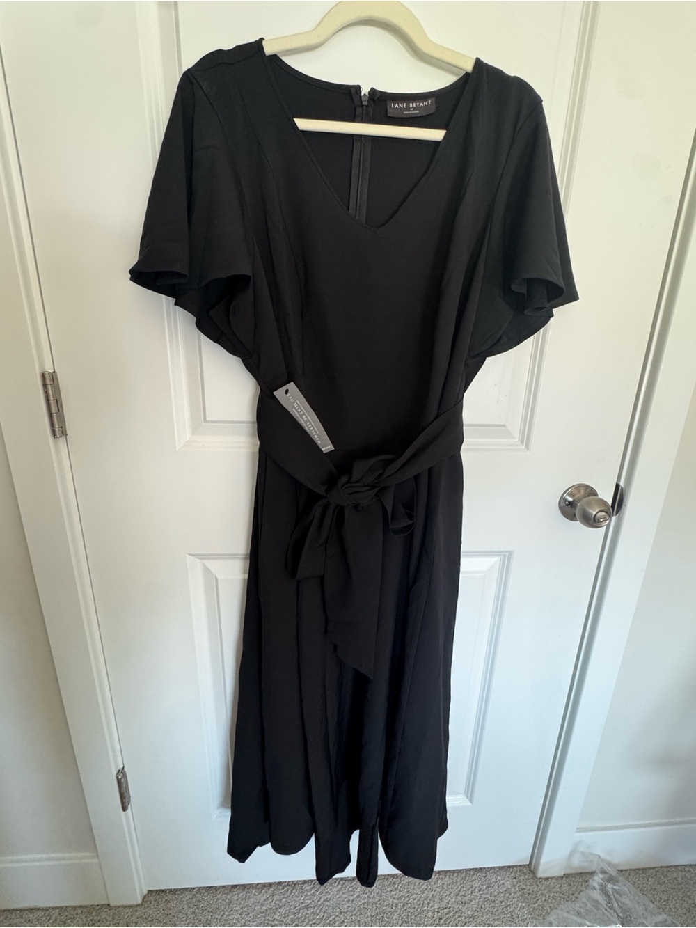 NWT Lane Bryant Black V-Neck Tie-Front High-Low Dress Size 18